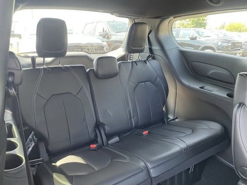 New 2026 Chrysler Voyager LX image 32