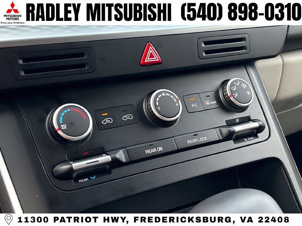 Used 2023 Kia Carnival LX FWD image 10