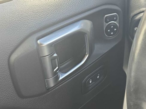 Used 2023 Jeep Wrangler Unlimited Sahara AWD/4WD image 16