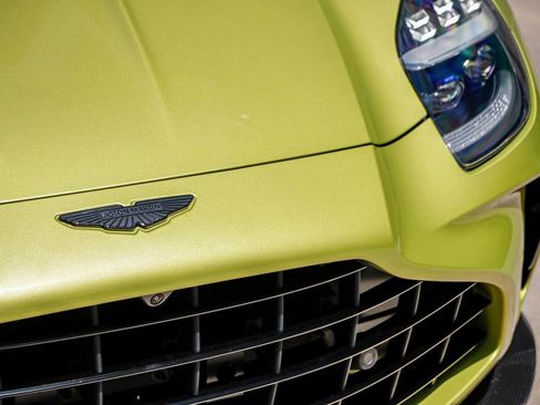 New 2025 Aston Martin V8 Vantage Coupe RWD image 4