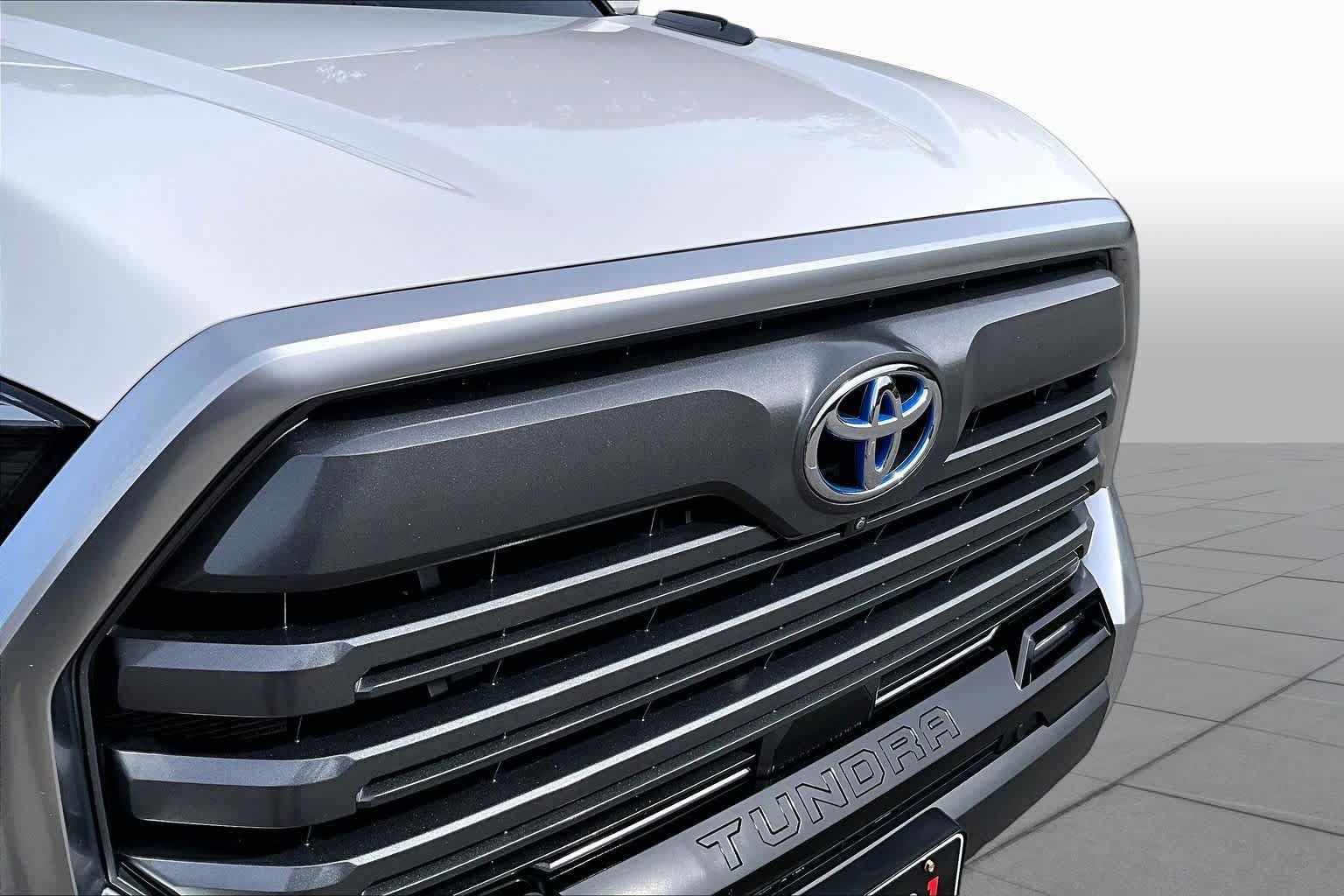 Used 2024 Toyota Tundra Limited AWD/4WD image 32