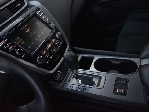 Used 2020 Nissan Murano S image 21