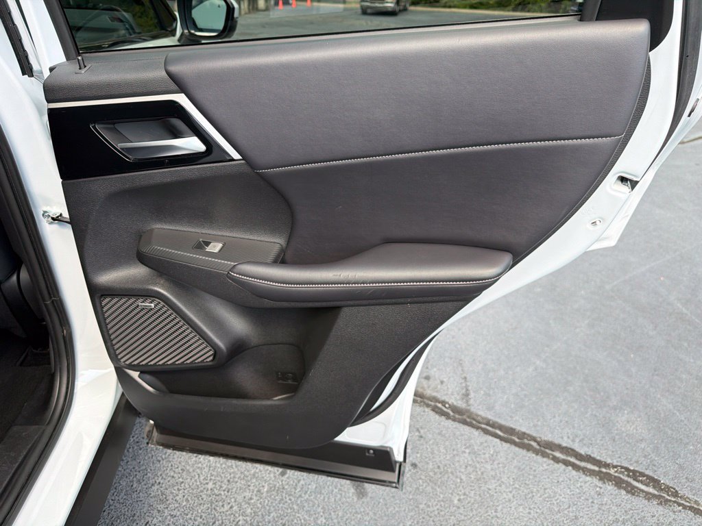 Used 2025 Mitsubishi Outlander SE AWD/4WD image 21