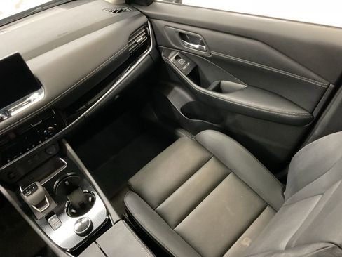 Used 2025 Nissan Rogue SL image 17