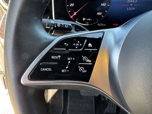 Used 2024 Mercedes-Benz GLC 300 4MATIC image 31