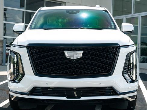 Used 2025 Cadillac Escalade Sport Platinum w/ LPO, Floor Liner Package AWD/4WD image 4