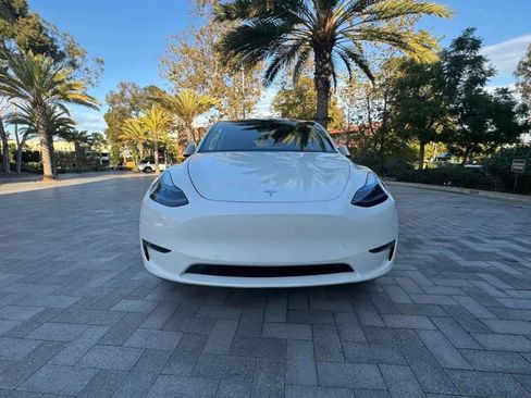 Used 2024 Tesla Model Y Long Range AWD/4WD image 2