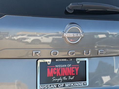 Used 2024 Nissan Rogue S FWD image 8