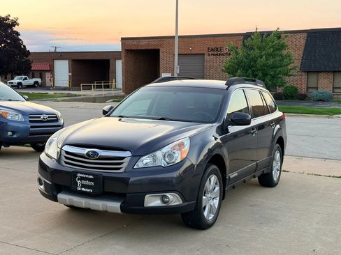 Used 2012 Subaru Outback 3.6R Limited w/ Moonroof Pkg AWD/4WD image 1