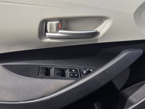Used 2020 Toyota Corolla LE FWD image 12