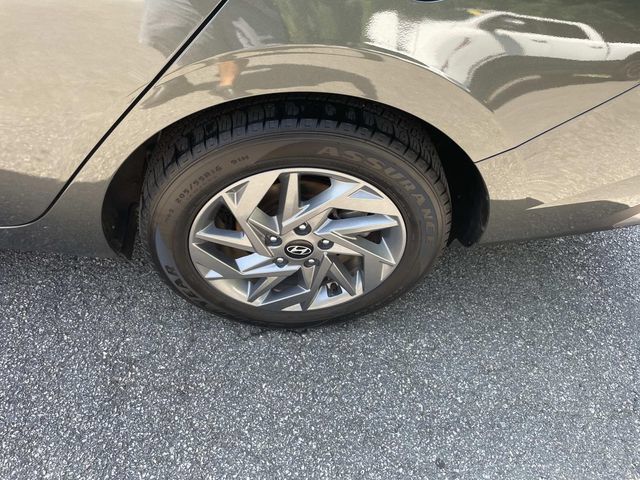 Used 2024 Hyundai Elantra SEL FWD image 13