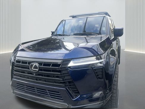 Used 2024 Lexus GX 550 image 7