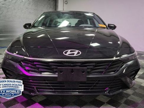 Used 2025 Hyundai Elantra SEL FWD image 3