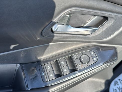 Certified 2025 Nissan Rogue SV image 7