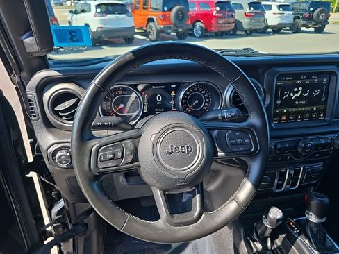 Certified 2022 Jeep Gladiator Willys image 22