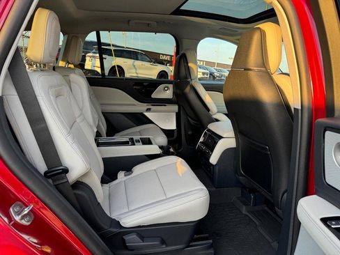 Certified 2025 Lincoln Aviator Reserve w/ Equipment Group 201A AWD/4WD image 14