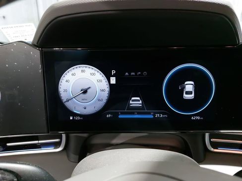 Certified 2025 Hyundai Elantra SEL FWD image 20