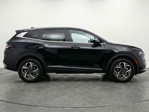 Used 2025 Kia Sportage LX image 11