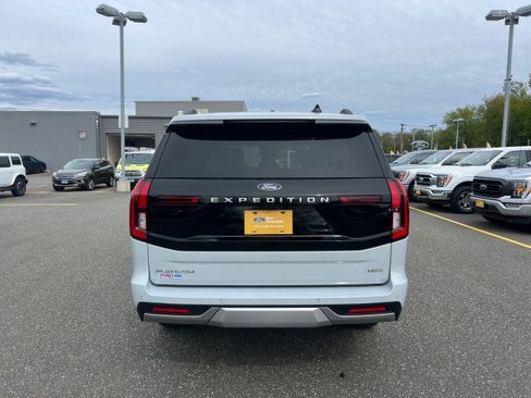 Used 2025 Ford Expedition Max Platinum w/ Driver's Package AWD/4WD image 4