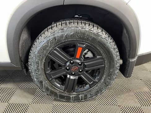 Used 2025 Nissan Rogue SV AWD/4WD image 10