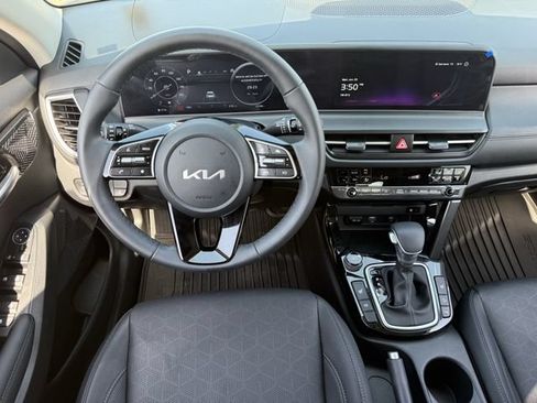 Used 2026 Kia Seltos EX FWD image 11