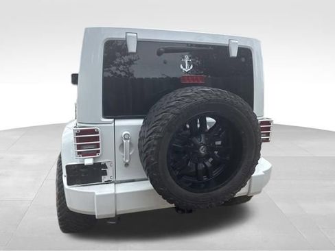 Used 2015 Jeep Wrangler Unlimited Sahara w/ Max Tow Package AWD/4WD image 8