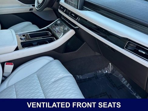 Used 2024 Lincoln Aviator Black Label AWD/4WD image 19