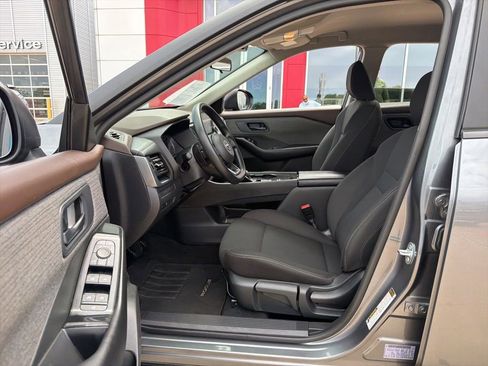 Used 2023 Nissan Rogue S FWD image 12