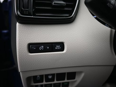 Used 2022 Nissan Rogue Sport SL AWD/4WD image 28