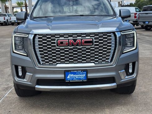 Used 2023 GMC Yukon XL Denali AWD/4WD image 3