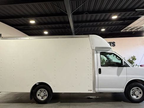 Used 2019 Chevrolet Express 3500 w/ Driver Convenience Package image 4