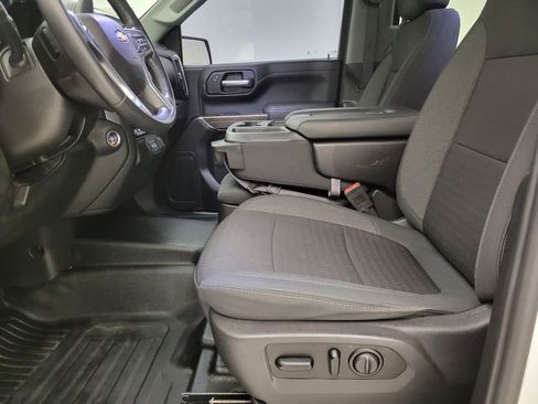 Used 2020 Chevrolet Silverado 1500 LT w/ Convenience Package image 3