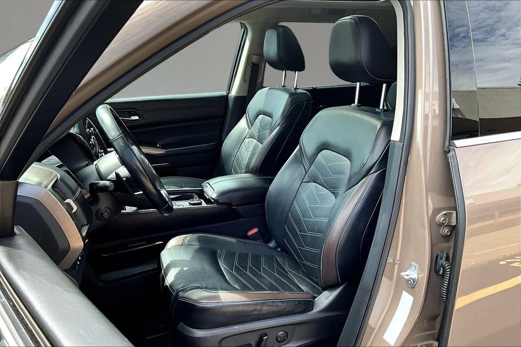 Used 2023 Nissan Pathfinder Platinum w/ Cargo Package AWD/4WD image 18