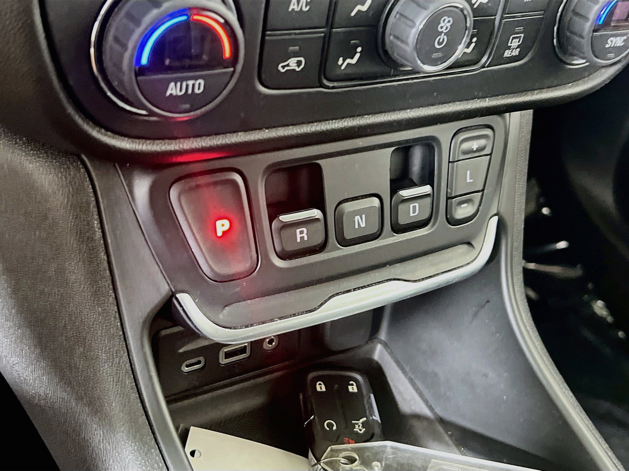 Used 2018 GMC Terrain Denali w/ Advanced Safety Package AWD/4WD image 17