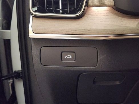 New 2026 Volvo XC90 B6 Plus w/ Protection Package Premier image 22