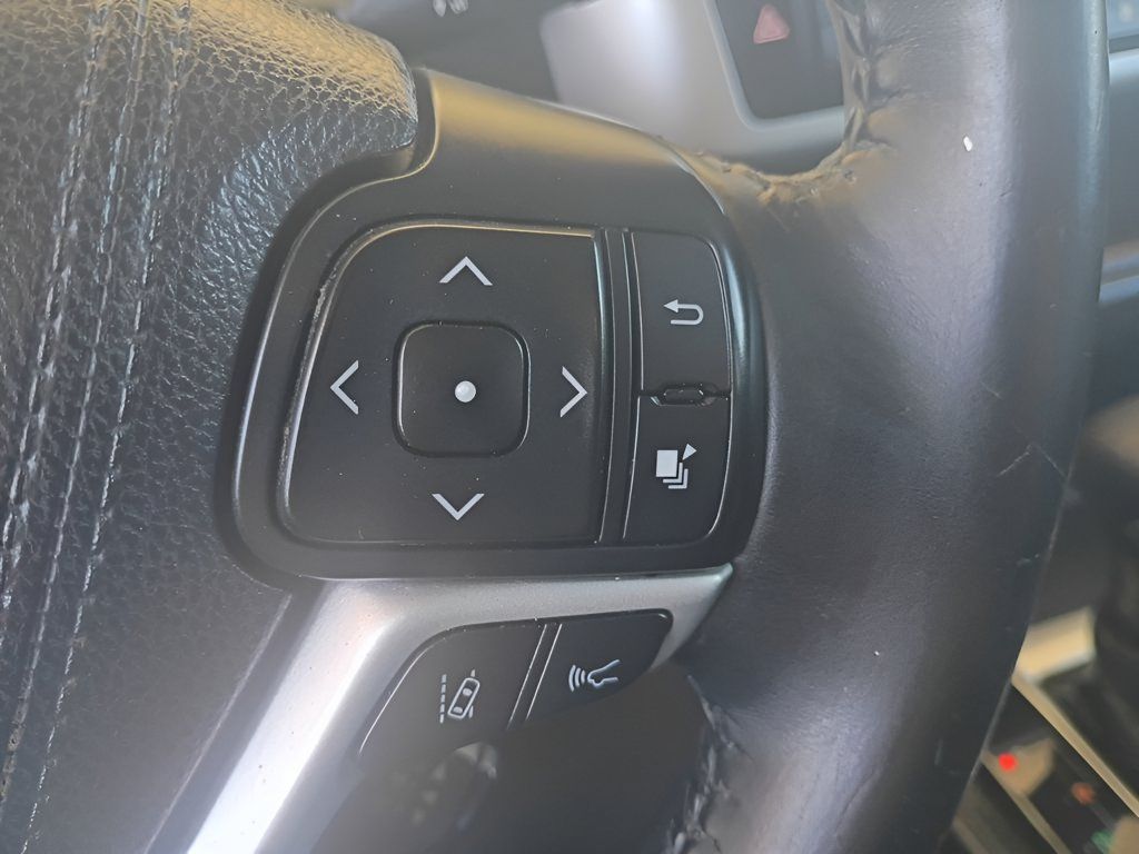 Used 2018 Toyota Highlander XLE AWD/4WD image 10