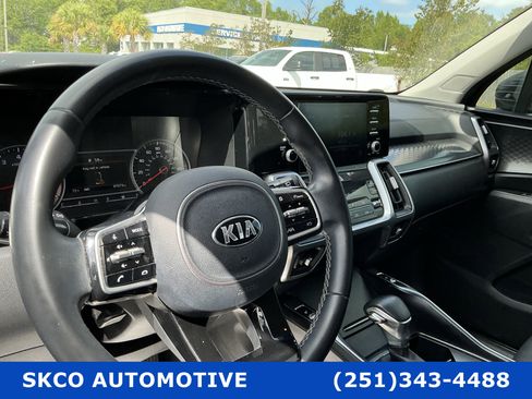 Used 2021 Kia Sorento S image 19