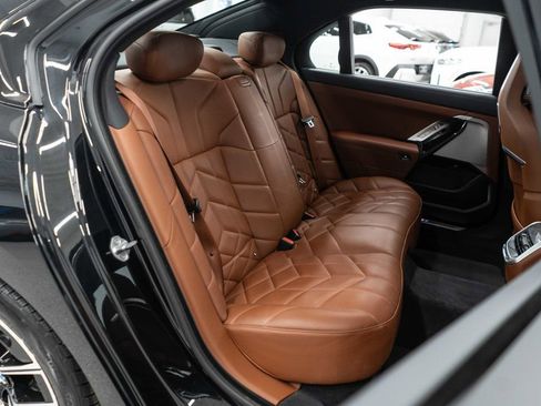 Used 2023 BMW 760i xDrive w/ Executive Package AWD/4WD image 17