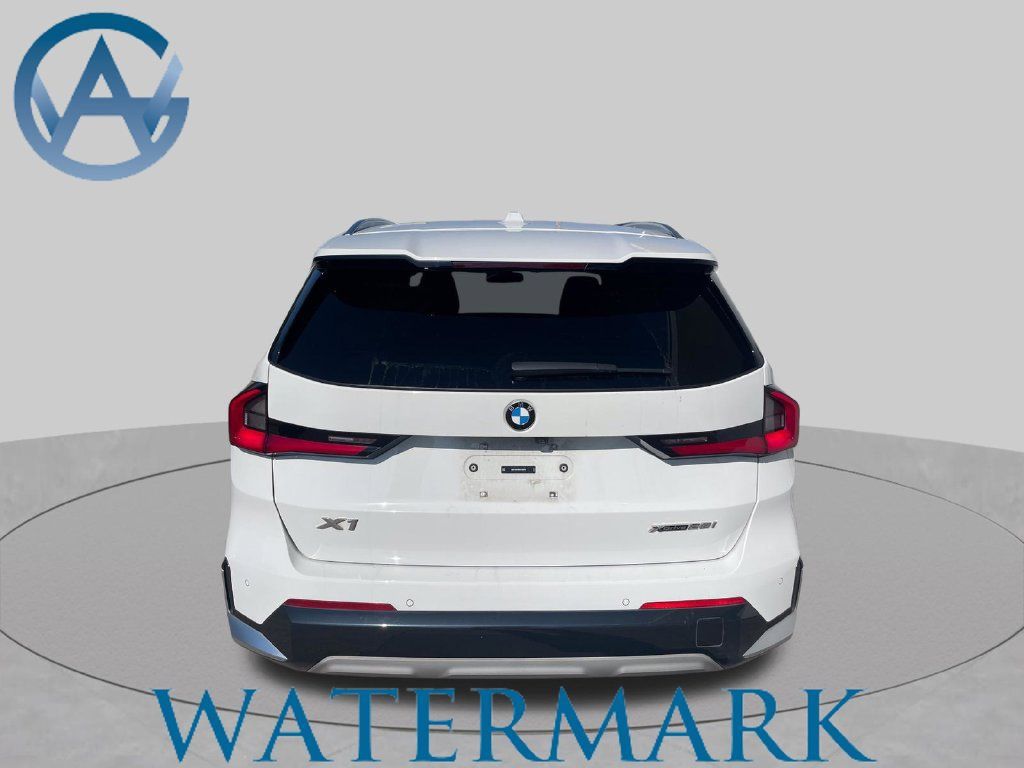Used 2024 BMW X1 xDrive28i w/ Convenience Package AWD/4WD image 4
