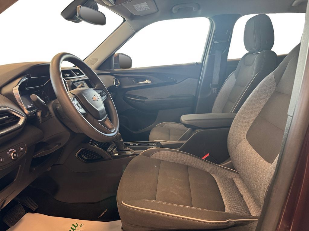 Used 2022 Chevrolet TrailBlazer LT w/ Convenience Package FWD image 10