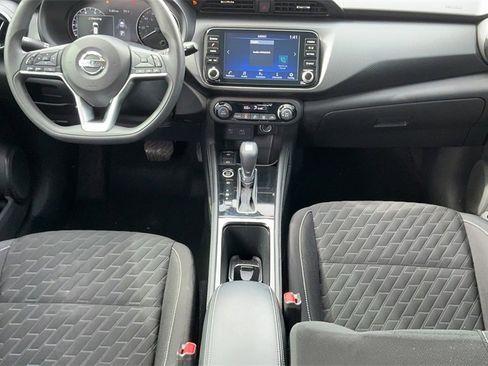 Used 2021 Nissan Kicks SV image 15