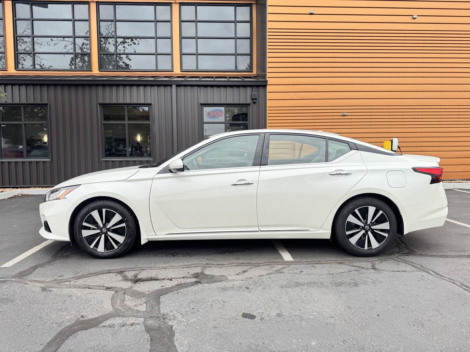 Used 2019 Nissan Altima 2.5 SV FWD image 2
