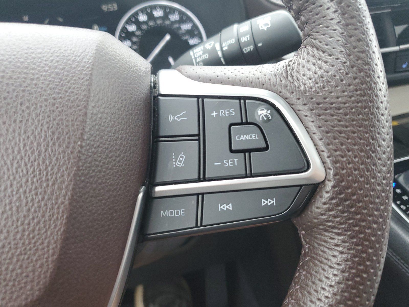 Used 2022 Toyota Sienna Platinum AWD/4WD image 23