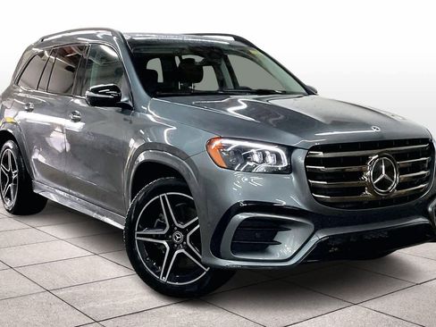 Used 2024 Mercedes-Benz GLS 450 4MATIC image 2
