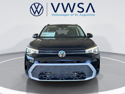 New 2026 Volkswagen Taos SE image 2
