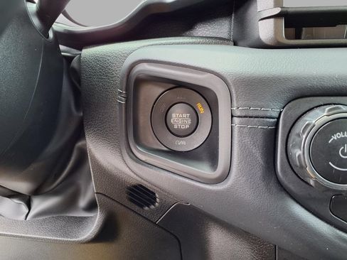 Used 2025 Jeep Wrangler Unlimited Sahara AWD/4WD image 10