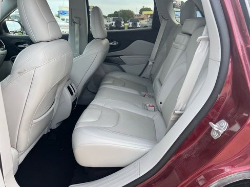 Used 2019 Jeep Cherokee Limited image 9