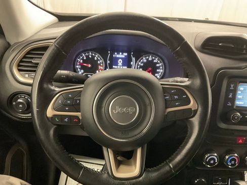 Used 2017 Jeep Renegade Latitude AWD/4WD image 8