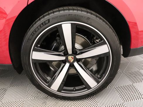 Used 2025 Porsche Macan image 17