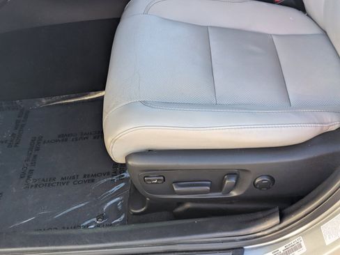 Used 2016 Toyota Avalon Limited image 28